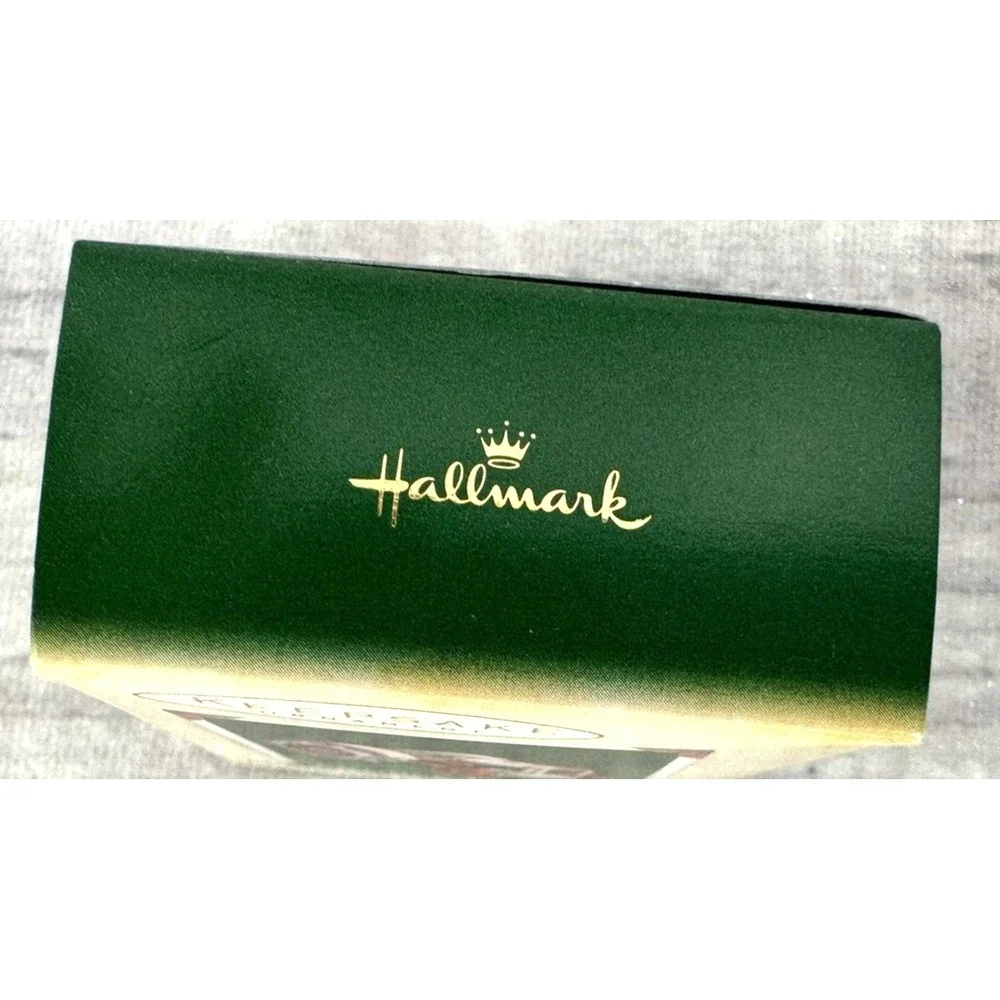 HALLMARK KEEPSAKE 2005 MINIATURE‎ CHRISTMAS ORNAMENT ANTIQUE TRACTORS